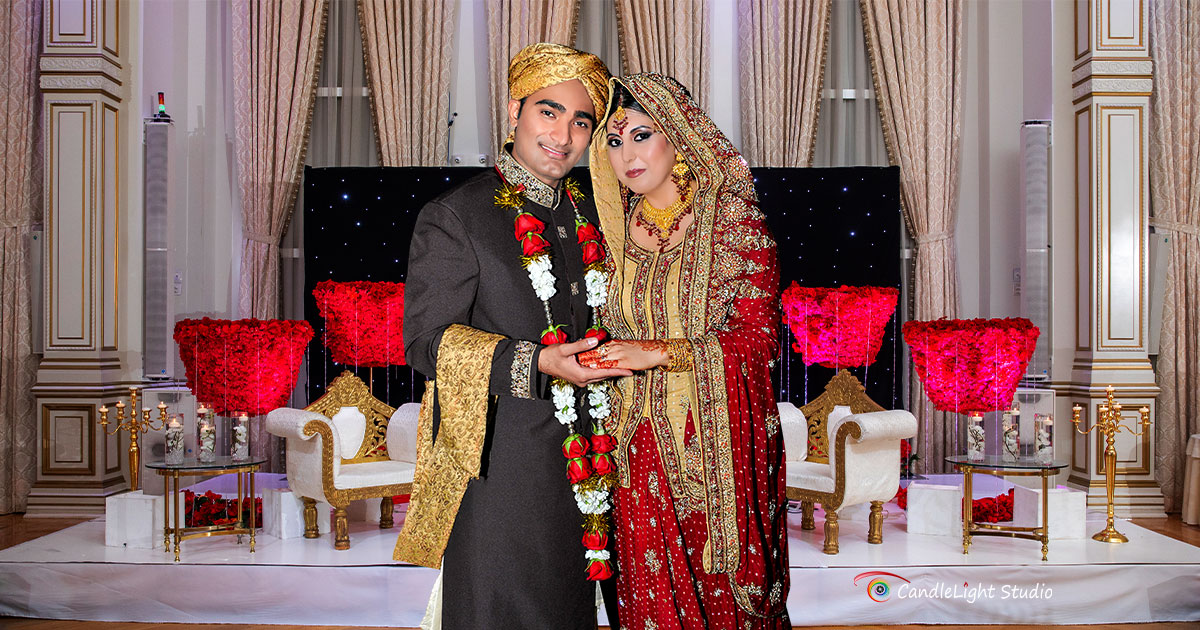 A photographer captured a heartfelt moment during a Muslim wedding ceremony.